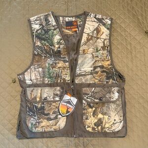 Men’s Game Winner Camouflage Hunting Vest size S/M